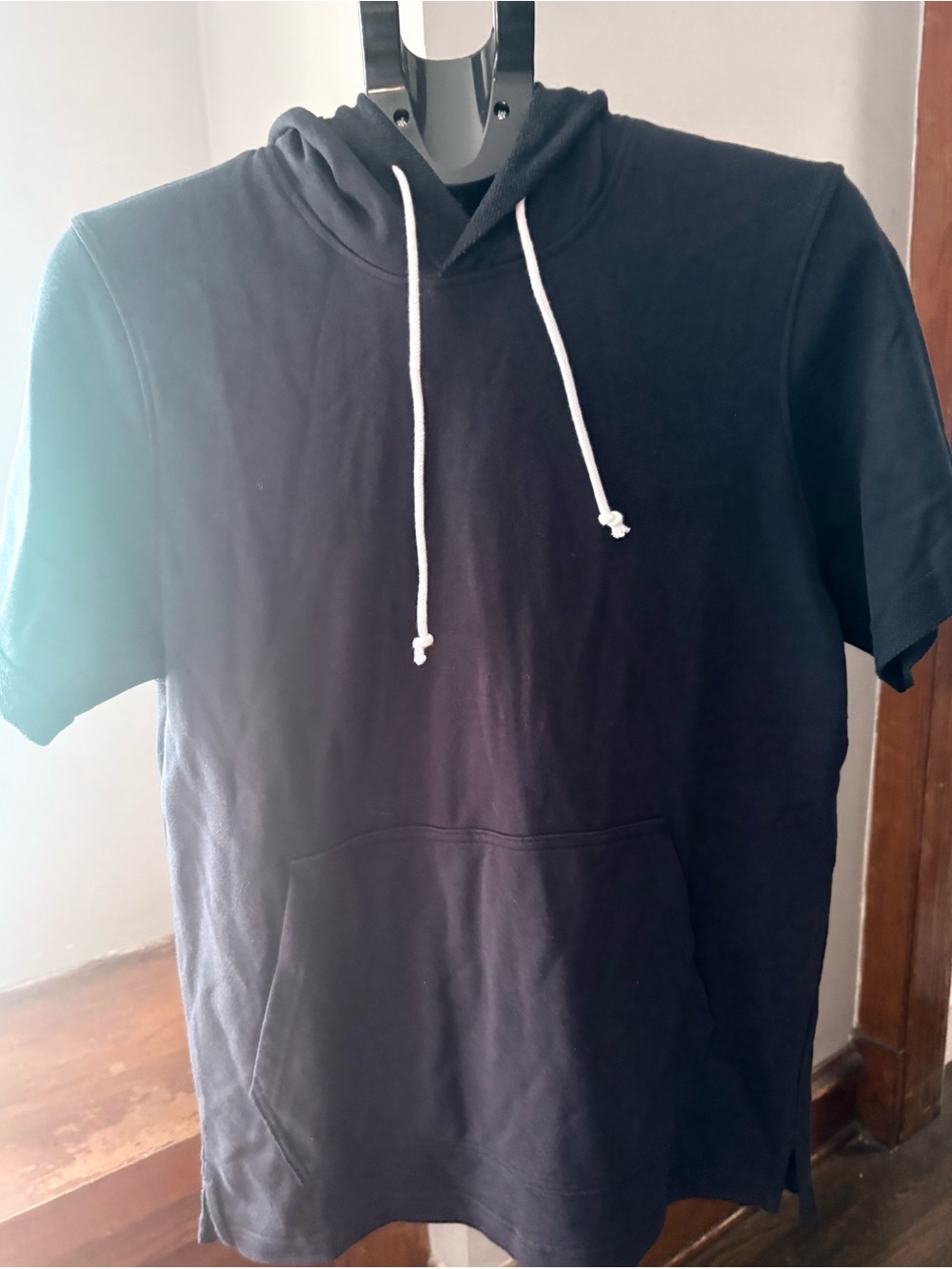 Under Armour Men’s Small Black Short Sleeve Hoodie Pullover Kangaroo Pocket